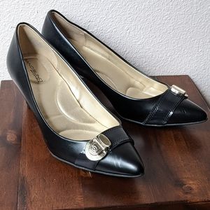 NIB Bandolino - Debby Black Pumps with Patent & Slide Buckle Detail - Size 8